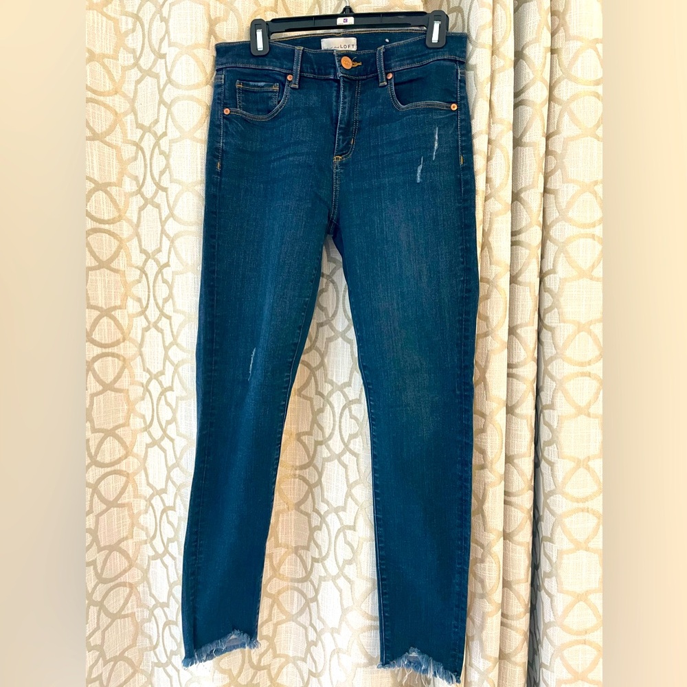 LOFT skinny jeans with frayed hem.  28/6